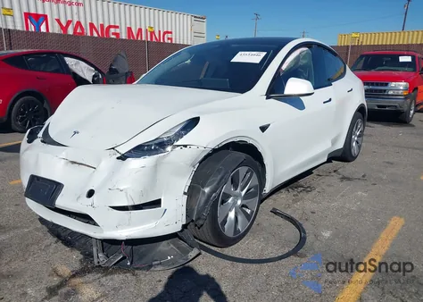 2023 Tesla Model Y z USA, uszkodzony, nr VIN 7SAYGAEEXPF591848